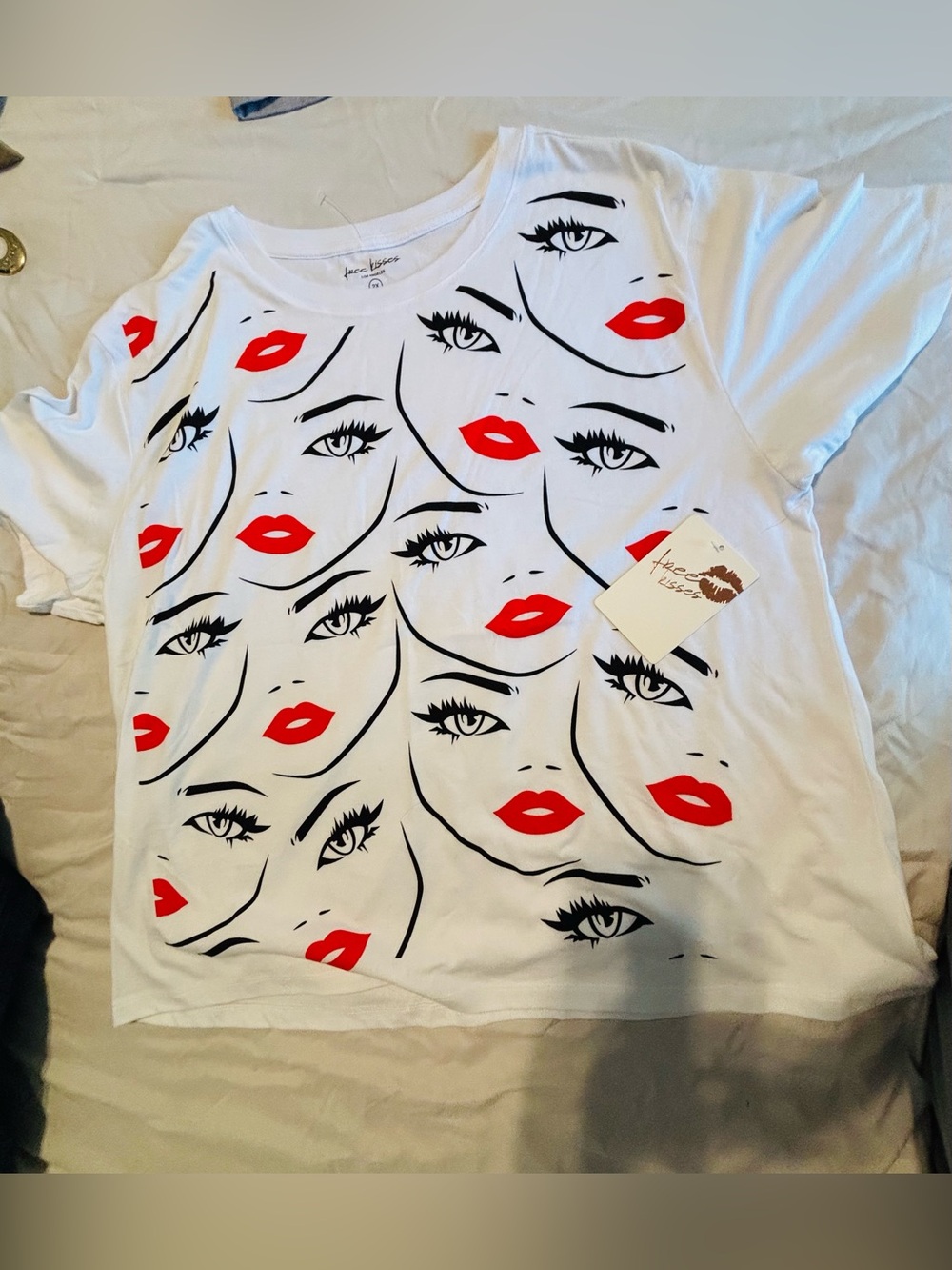 Free Kisses Los Angeles Pop Art Face Graphic Tee 2X NWT